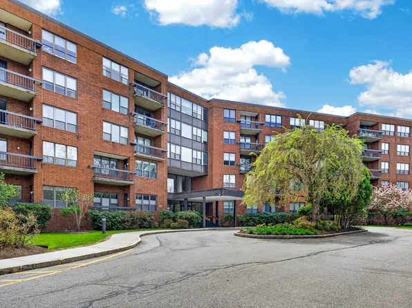 210 Nahanton St APT 117, Newton, MA 02459