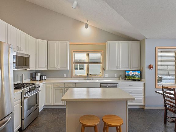 5th image of 19480 Waterford Ct