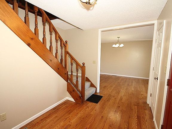 3rd image of 208 Arapahoe Ct