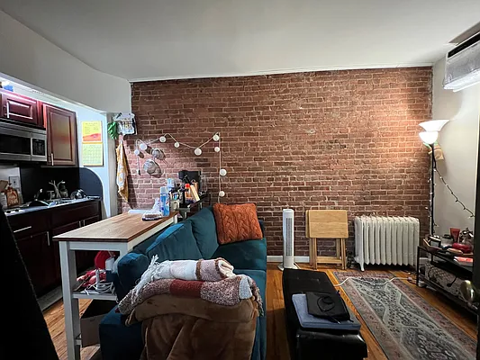 Rented by City Connections Realty | media 1
