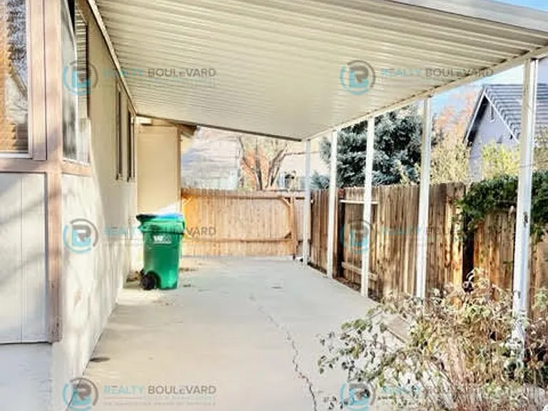 6073 Torrington Dr — Photo 32