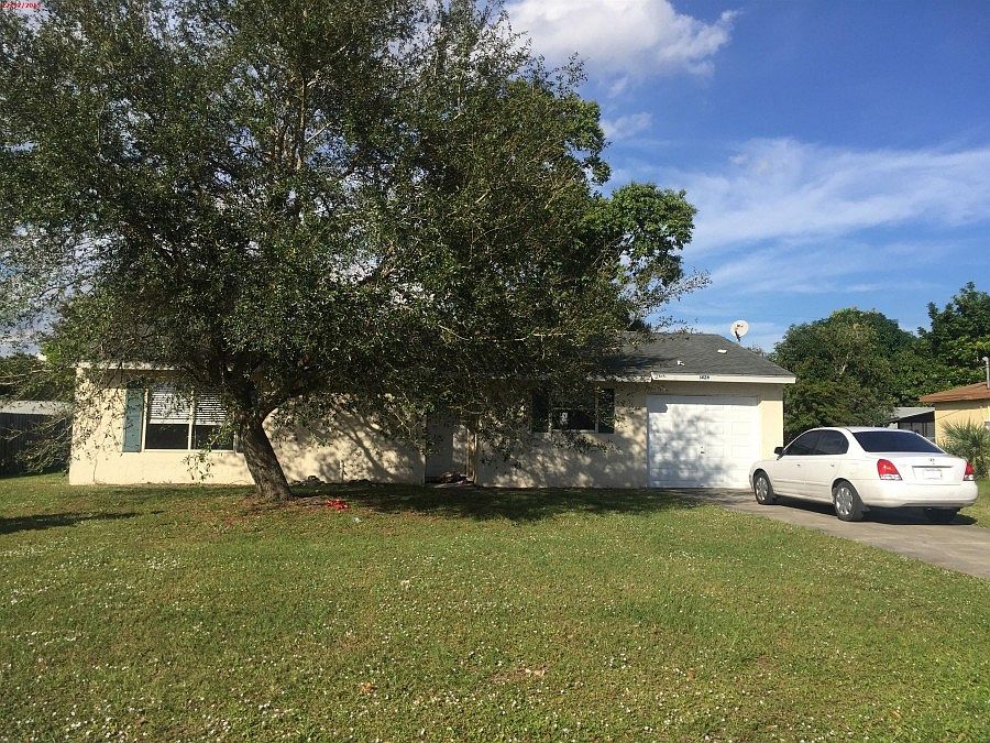 1st image of 1426 23rd Pl SW