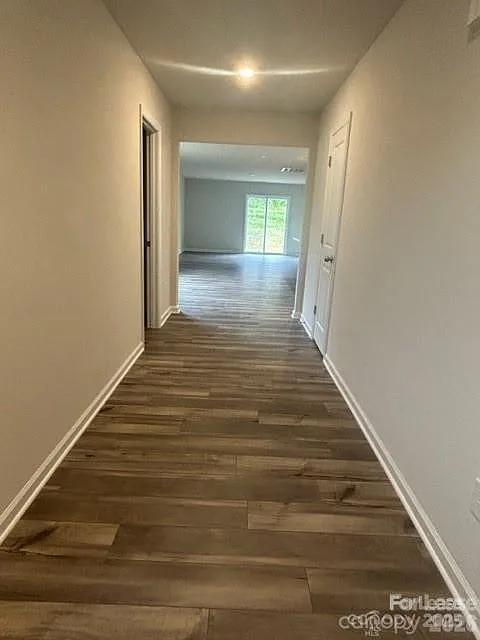 5 bed, 2.5 bath, 2306 sqft, $2,245 — Photo 2