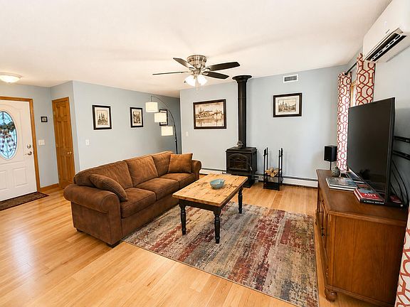 2nd image of 866 Greenbush Road