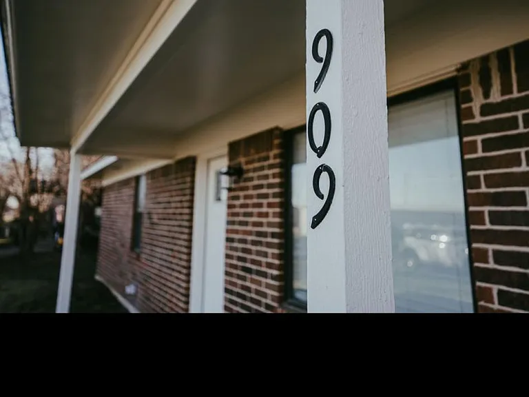 909 N 6th St — Photo 1