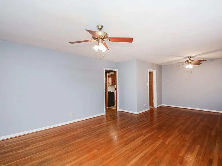 5227 Maple St — Photo 4