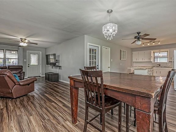 5th image of 706 W Billington Dr