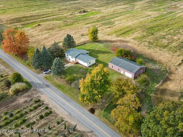 1371 Baseline Rd, Stockbridge, MI 49285