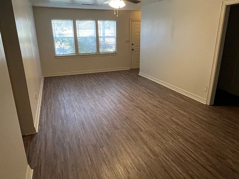 458 S Buchanan Ave — Photo 2