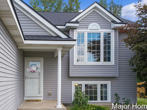 4th image of 6956 Shady Knoll Dr SE