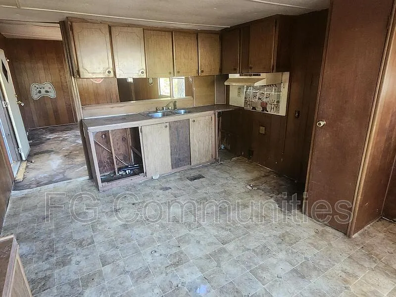 2 bed, 1.0 bath, $700 — Photo 3