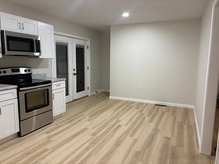 275 W 10th St — Photo 2