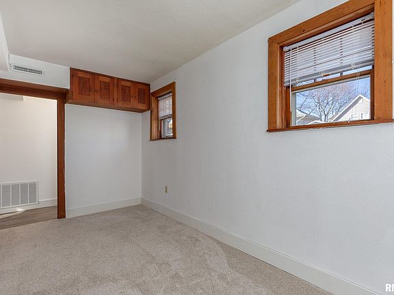 3rd image of 415 17th Ave