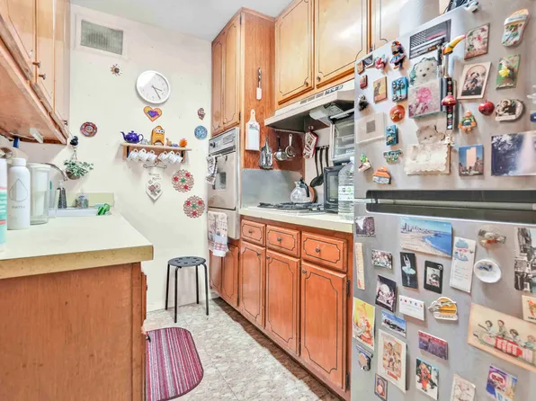 66-36 Yellowstone Boulevard image 7 of 18