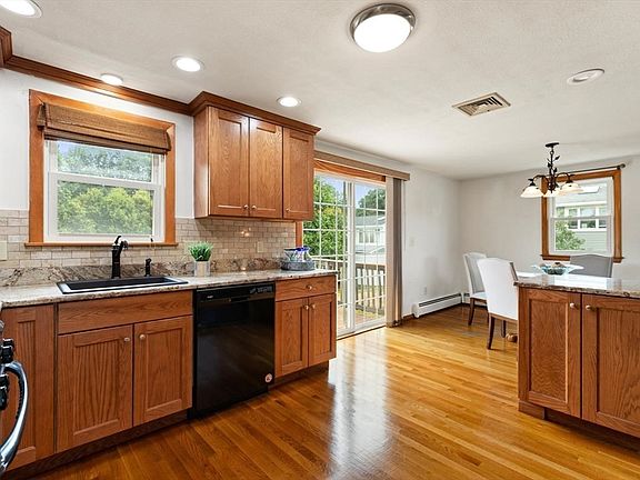 5th image of 4 Eileen Rd