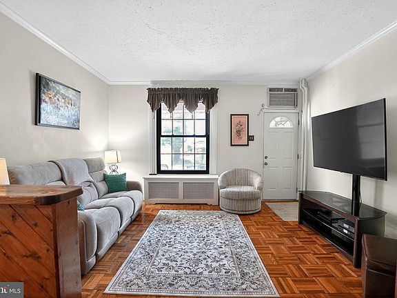 4th image of 3564 Retta St