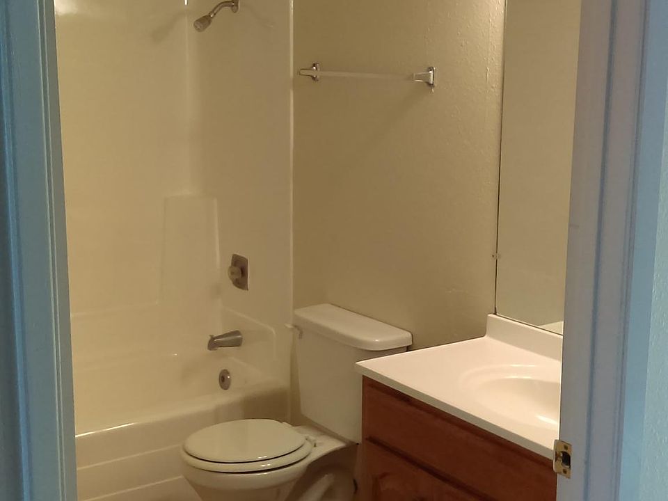 2nd image of 1352 Oakdale Ave APT 8