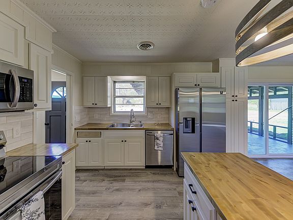 4th image of 7 Grandview Dr