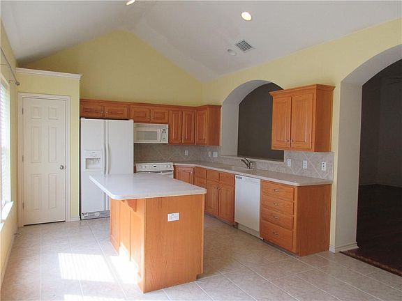 3rd image of 9004 Darby Ln