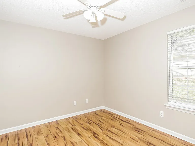 808 Aarons Ct — Photo 13