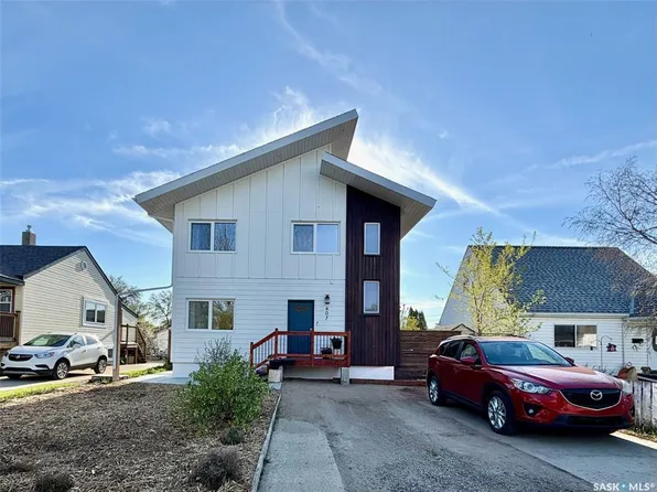 607 K AVENUE S, Saskatoon, SK S7M 2E4