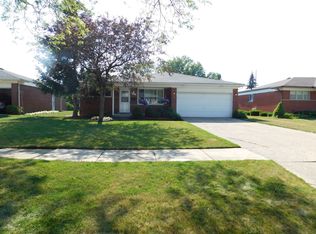 33621 Swan Dr, Sterling Heights, MI 48312