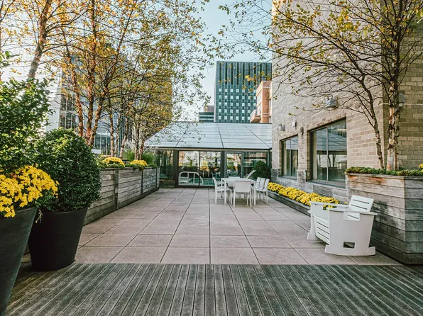 245 E 40th St, New York, NY