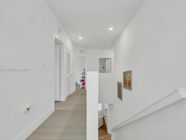 537 NE 6th Ct — Photo 21
