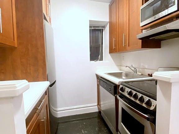 2nd image of 148 W 68th St APT 2C
