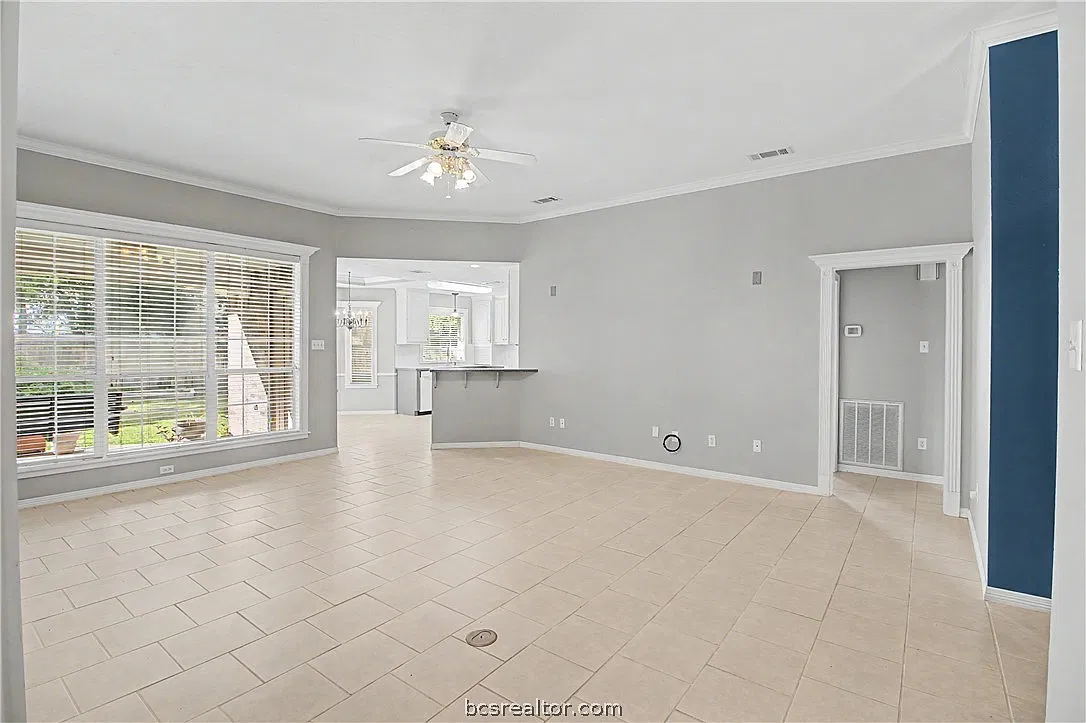 3 bed, 1645 sqft, $2,100 — Photo 3