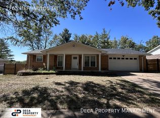 1765 Heffington Dr, Chesterfield, MO 63017