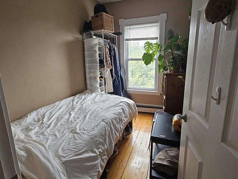Linden Ave — Photo 16