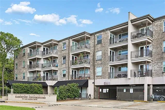 500 Lake Marina Ave — Photo 1