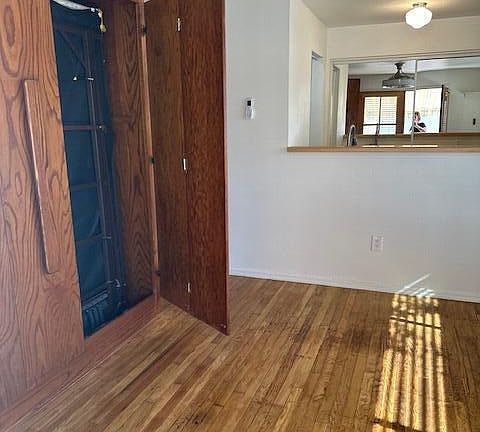 4th image of 1340 E Missouri Ave