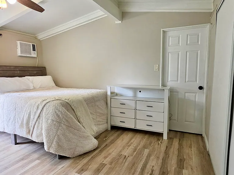 6015 N Alturas Ave #2 — Photo 8