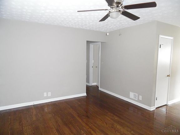 3rd image of 751 Springvale Dr