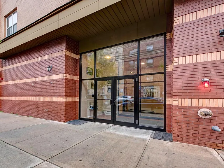 5005 Palisade Plaza — Photo 20