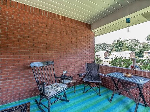 3rd image of 299 Hillcrest Dr