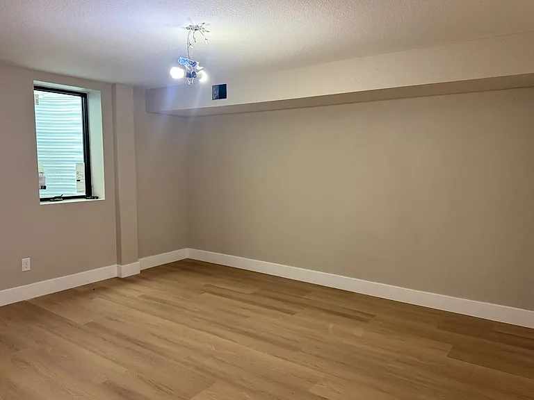 3033 Dickens Ave — Photo 14