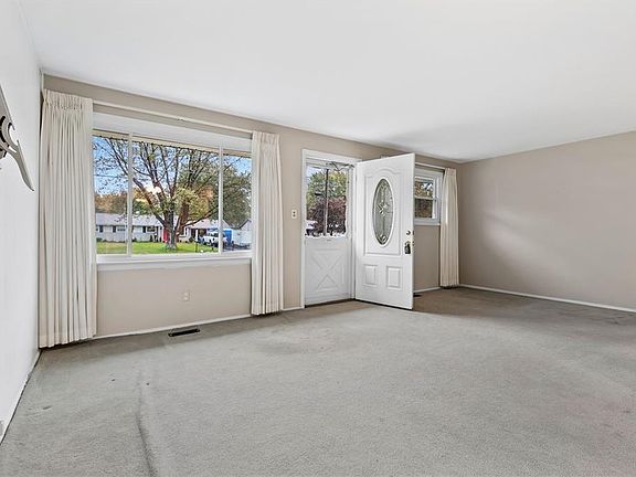 2nd image of 5994 Thunderbird Dr