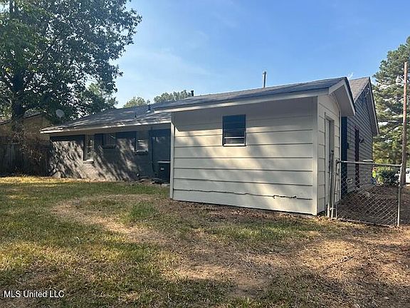 4th image of 793 Plymouth Dr