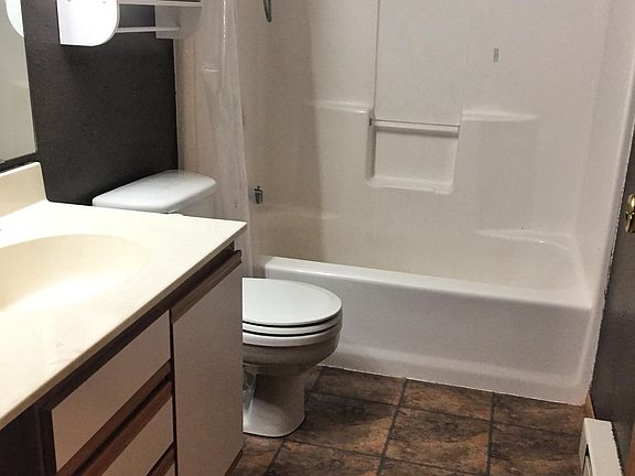Main floor bath.