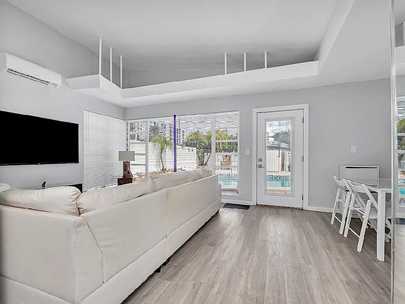 2nd image of 1522 NE 111th St #5
