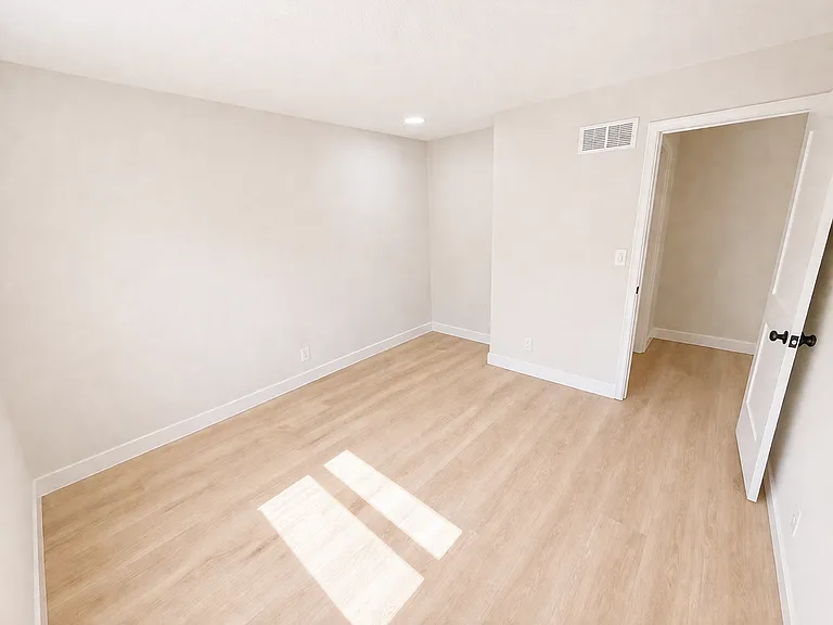 1430 E Willow Dr — Photo 10