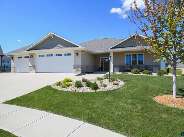 6704 E Spitfire Cir, Sioux Falls, SD 57110