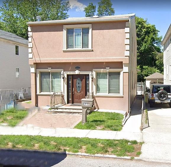 1st image of 411 Cromwell Ave #2