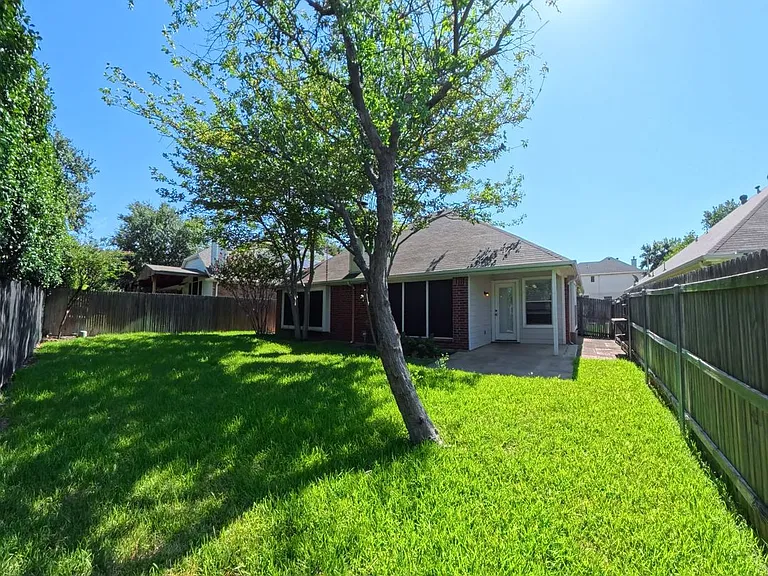 2029 Oak Manor Dr — Photo 21