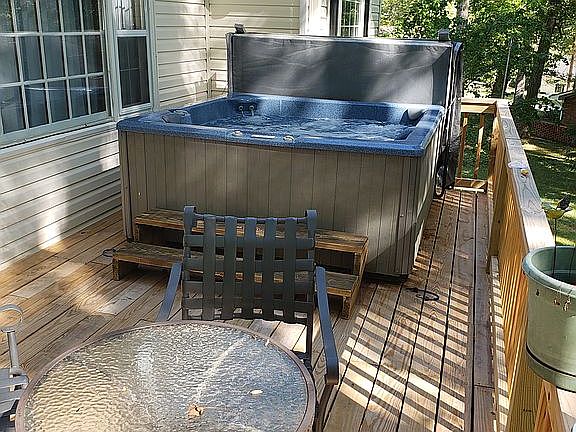3rd image of 631 Woodland Dr