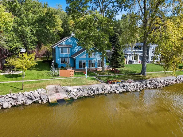 W6861 Firelane 4 Rd, Menasha, WI 54952