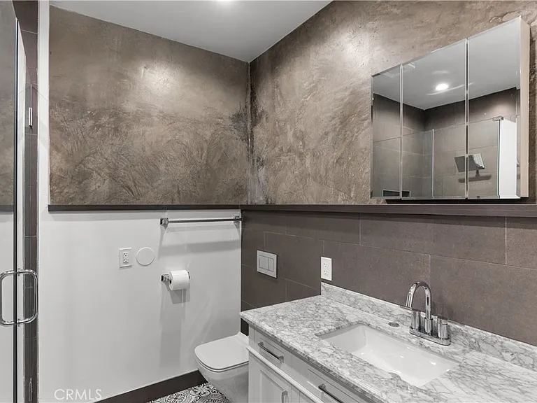 2211 1/2 Hyperion Ave — Photo 16